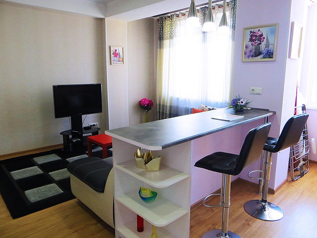 Bishkek Flatlux Apartments ภายนอก รูปภาพ