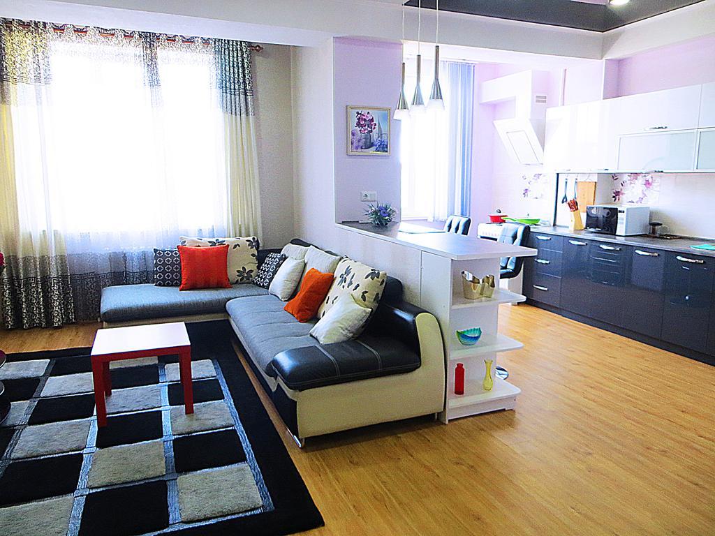 Bishkek Flatlux Apartments ภายนอก รูปภาพ