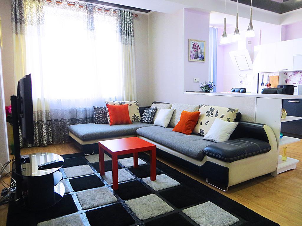 Bishkek Flatlux Apartments ภายนอก รูปภาพ